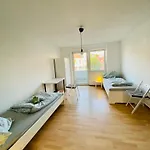 Ferienwohnung Fuer 4 Personen, U-Bahn, Autobahn Naehe, Balkon