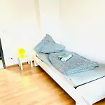 Ferienwohnung Fuer 4 Personen, U-Bahn, Autobahn Naehe, Balkon