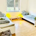 Ferienwohnung Fuer 4 Personen, U-Bahn, Autobahn Naehe, Balkon