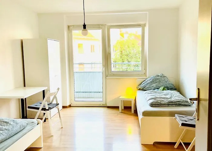Ferienwohnung Fuer 4 Personen, U-Bahn, Autobahn Naehe, Balkon