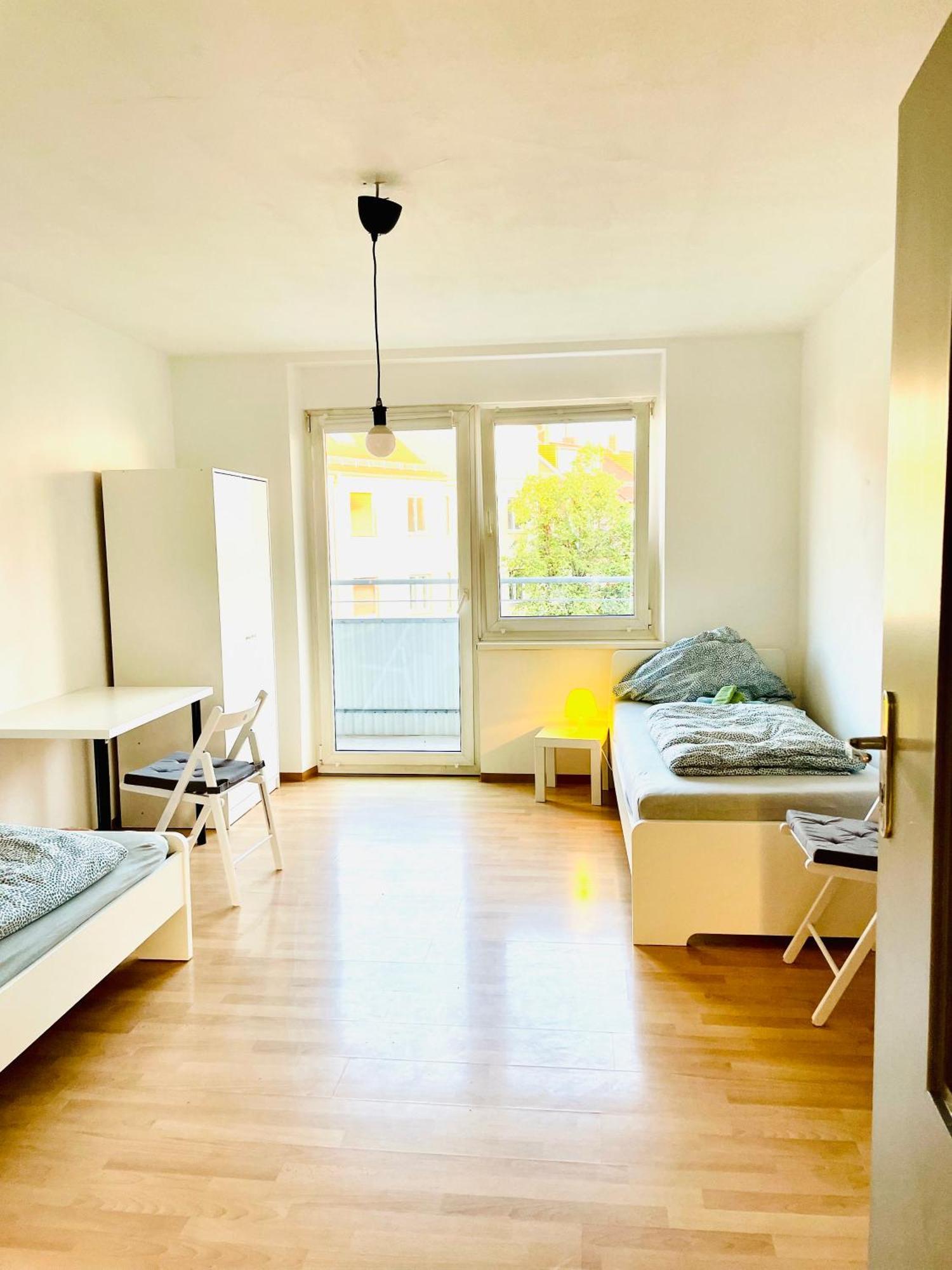 Apartment Fuer 4 Personen, U-bahn, Autobahn Naehe, Balkon Nürnberg